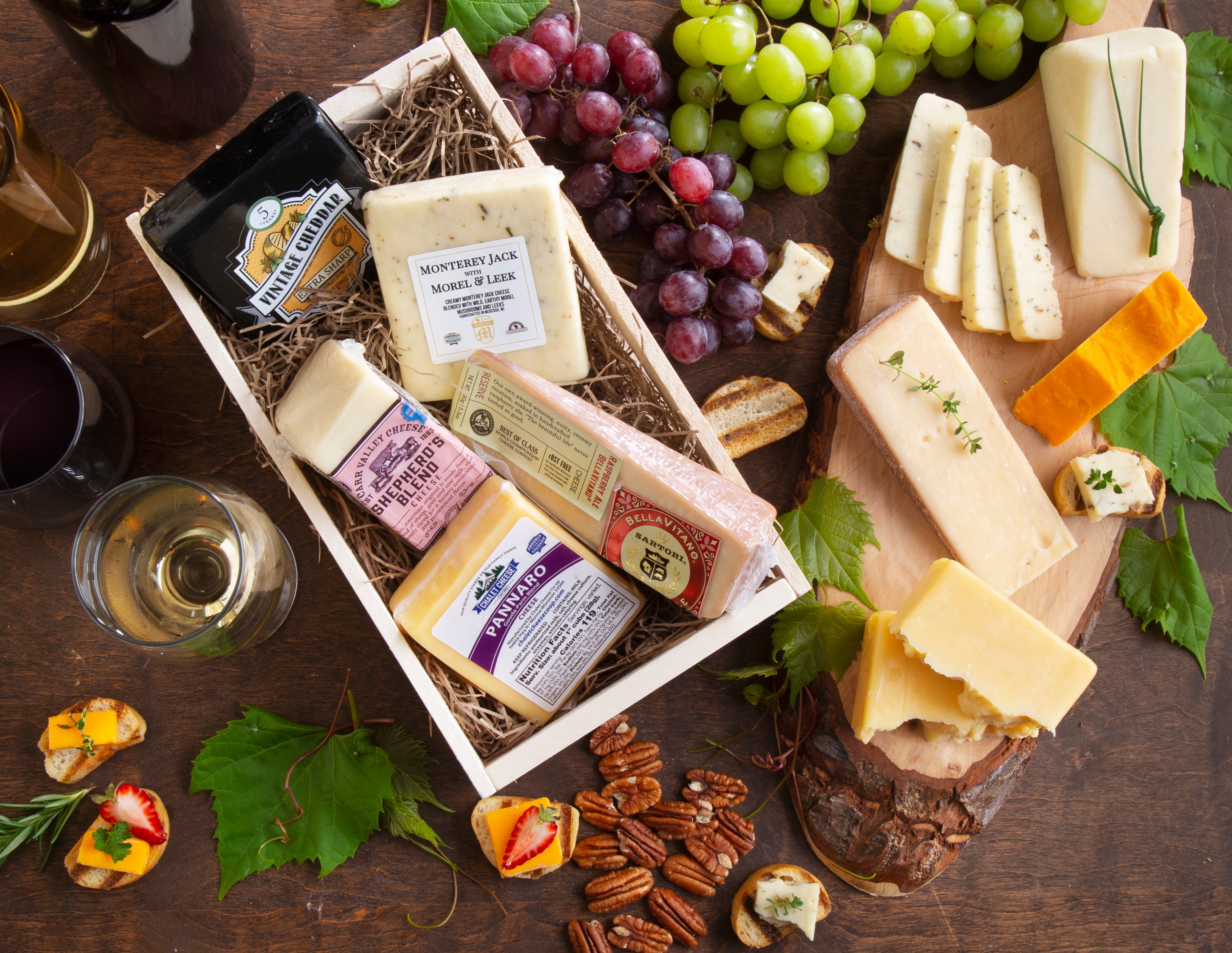 WISCONSIN CHEESE COMPANYS - Specialty Gourmet Gift Basket - 100 Wisconsin Cheddar  Cheese Pepper Jack Cheese Crackers Pretzels